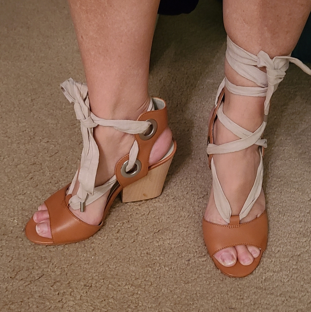 New Shoes - Picture 5 of 6